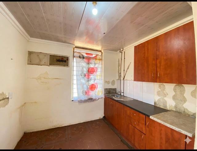 4 BEDROOM HOUSE FOR SALE IN SEBOKENG ZONE 3
